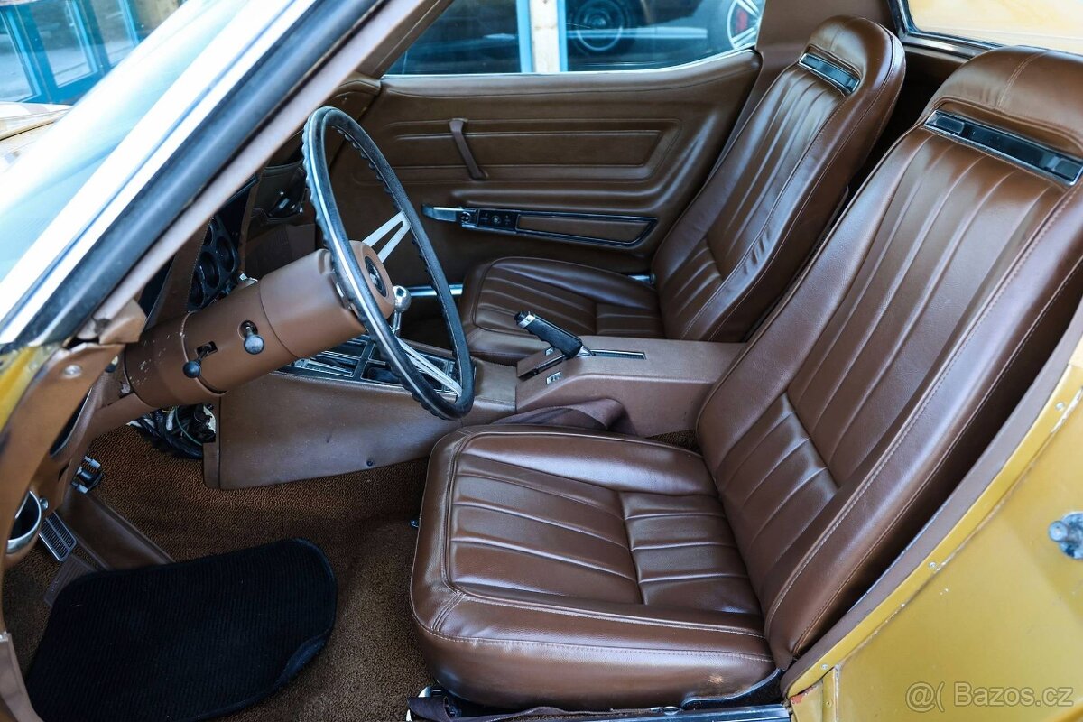 Chevrolet Corvette C3 Stingray z roku 1971 - 12