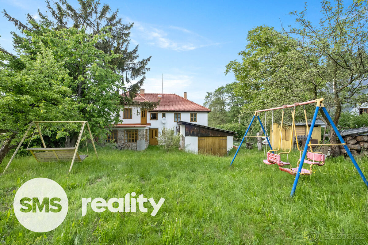 Samostatný rodinný dům, 9+2, pozemek 1352 m2, vodní nádrž Se - 12