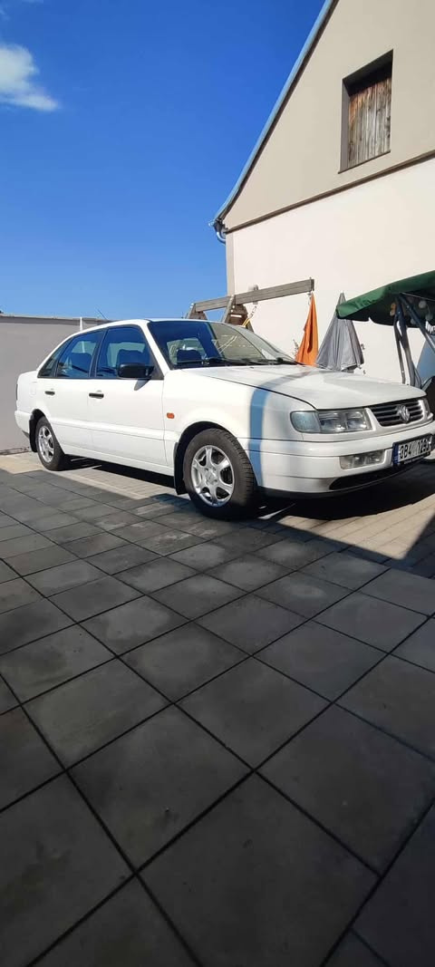 Volkswagen Passat - 12