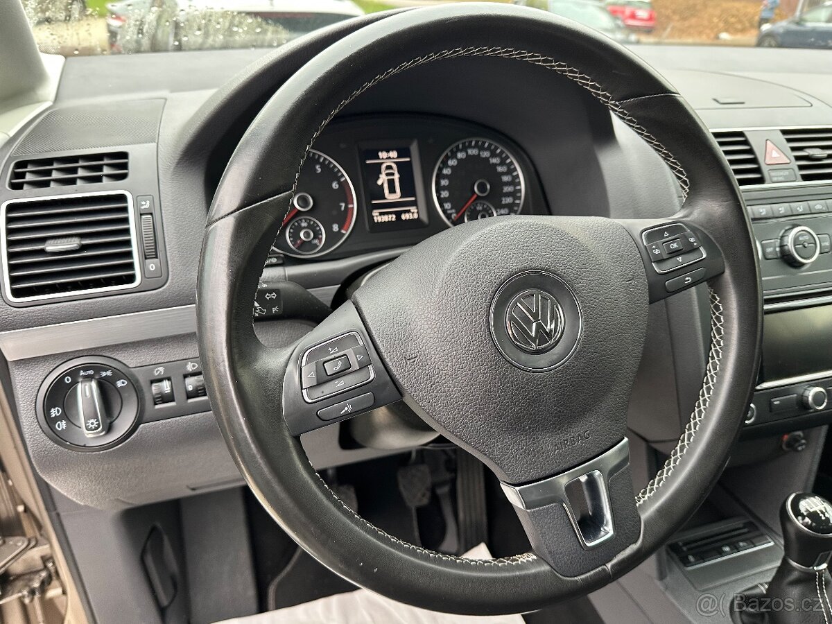 Volkswagen touran 1.2tsi benzín edice CUP model 2015 - 12