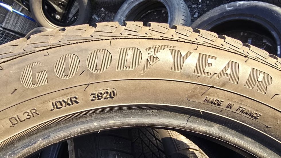 Celoroční pneu 215/55/17 Good Year - 12