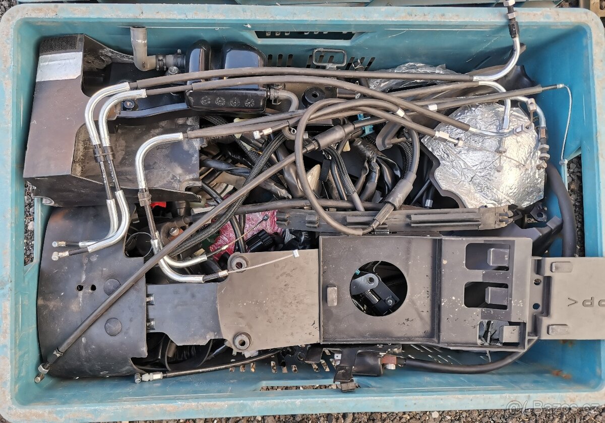 Yamaha MT01 Soubor dílů - 12