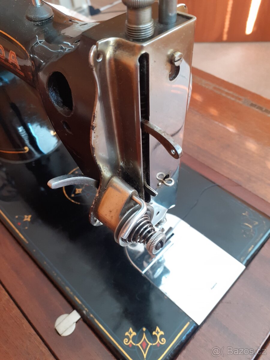 Šicí stroj LADA - 12