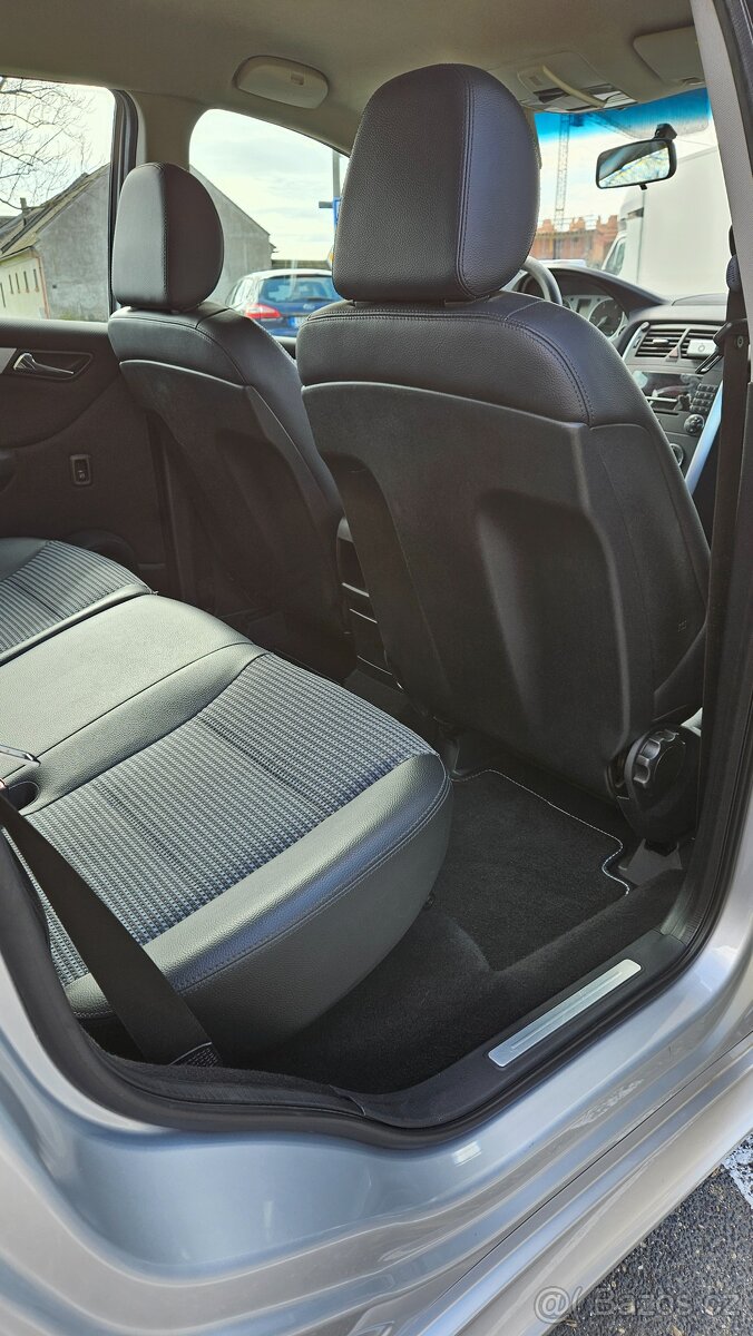 Mercedes-Benz W245 - 12