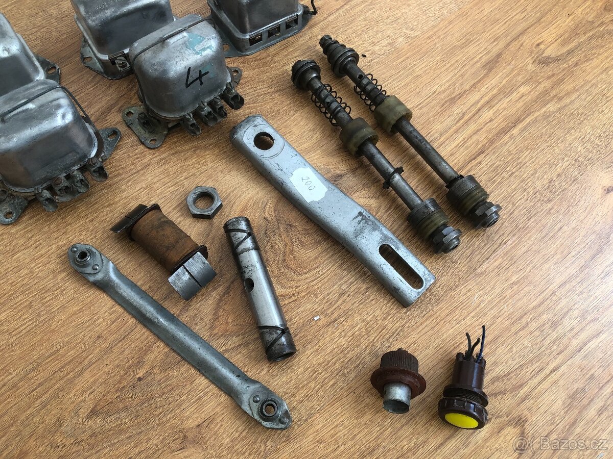 Prodám náhradní díly na motocykl ČZ 175 / 476 a čz 125/476 - 12