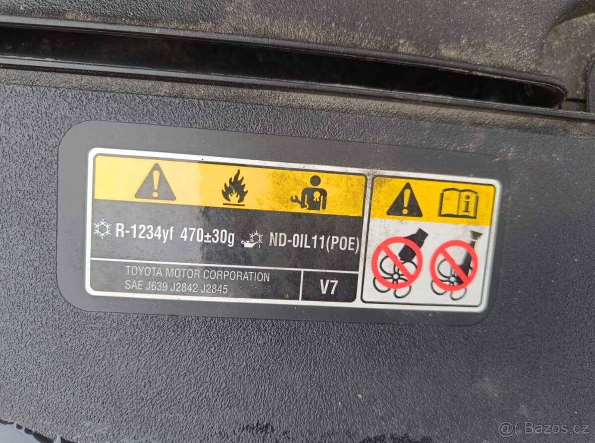 Toyota Corolla Hybrid - 12