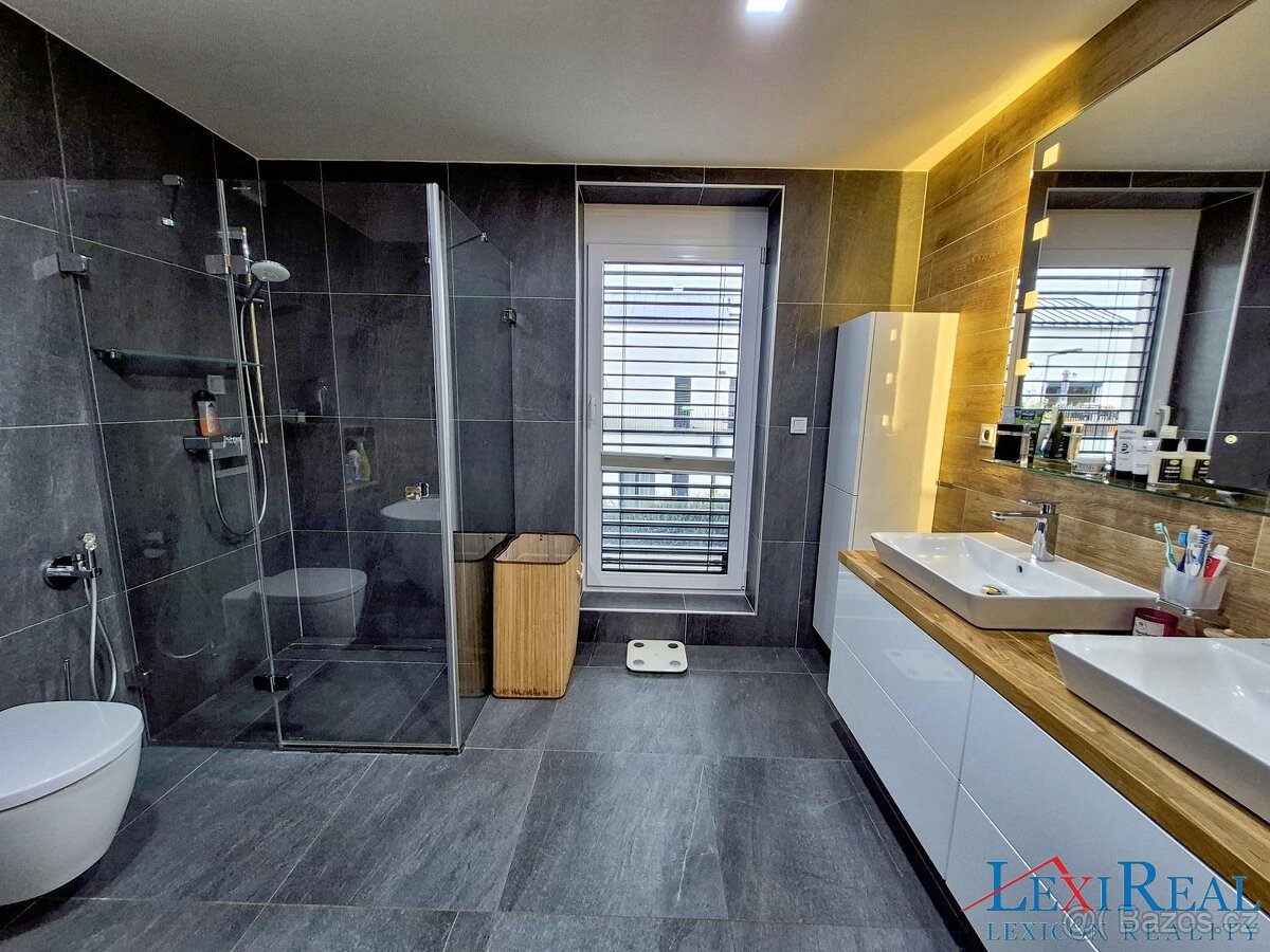 řadový rodinný dům 164 m2, 211 m2 zahrada, nadstandartní vyb - 12