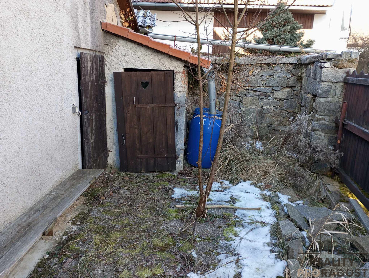 Prodej chalupy 2+1 se dvorem a stodolou v Maňovicích, RD 2+ - 12
