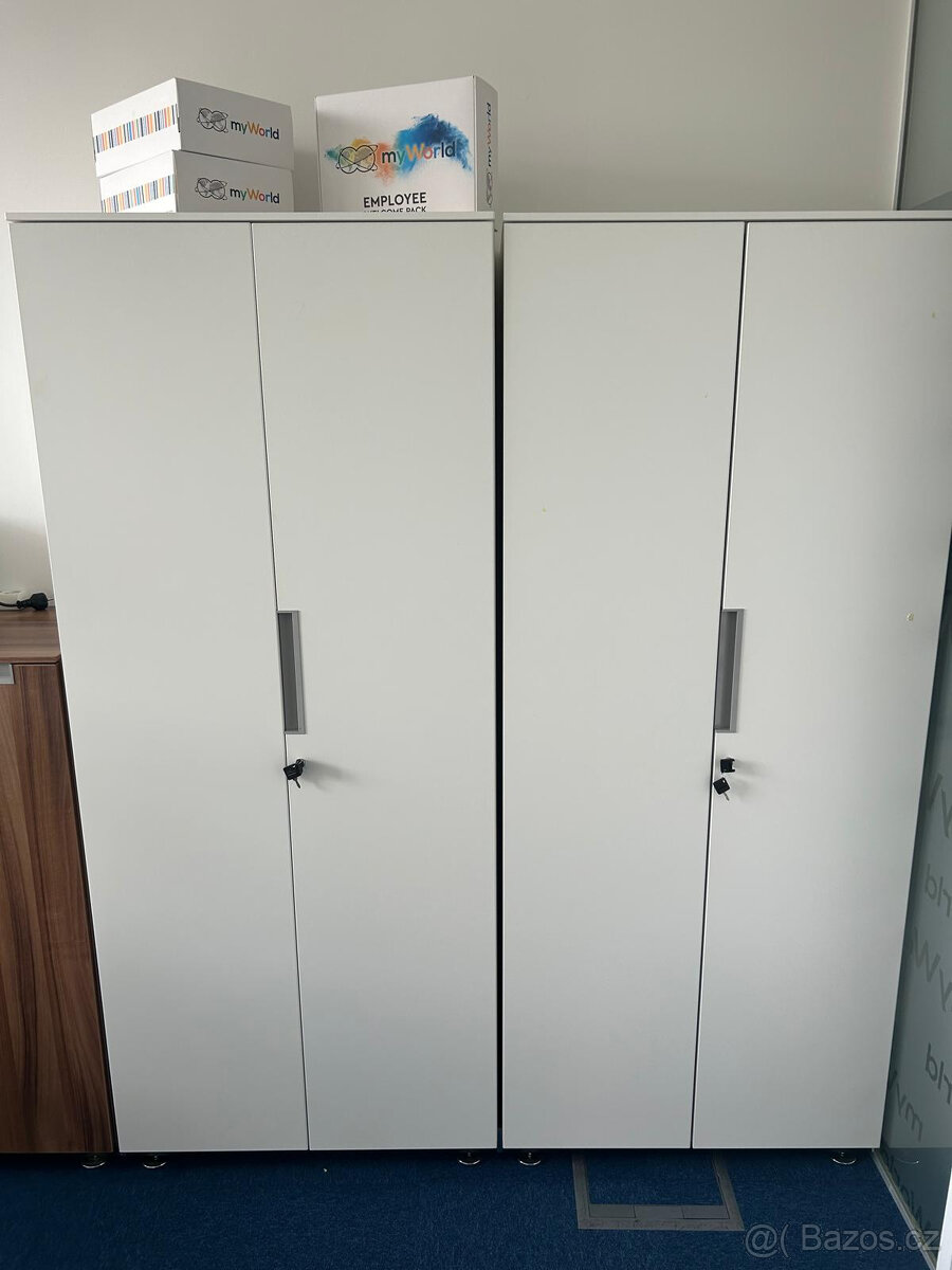 Kancelářské vybavení a výpočetní technika - 12