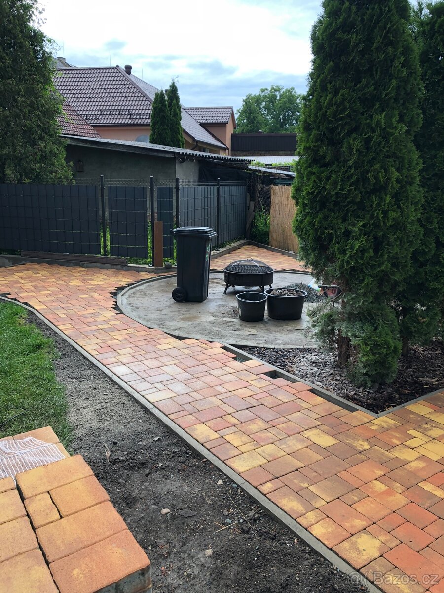 Pokládka zámkové dlažby a výkopové práce - 12