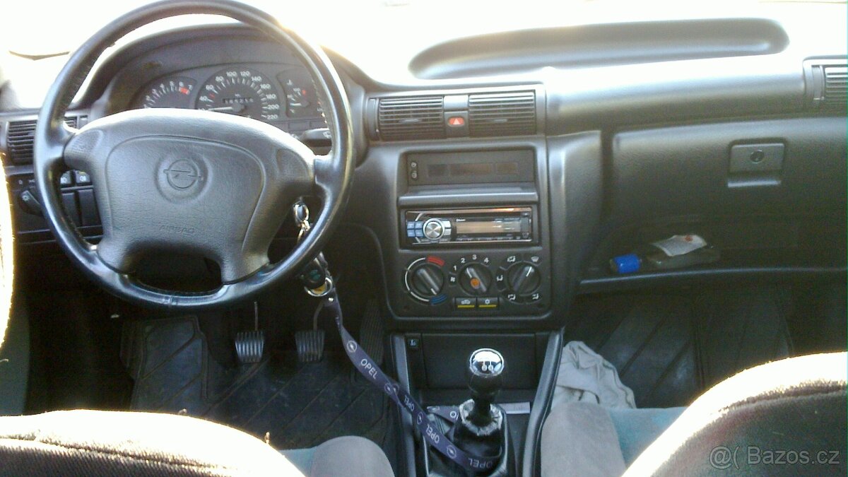 Opel Astra F caravan 18 16V - 12