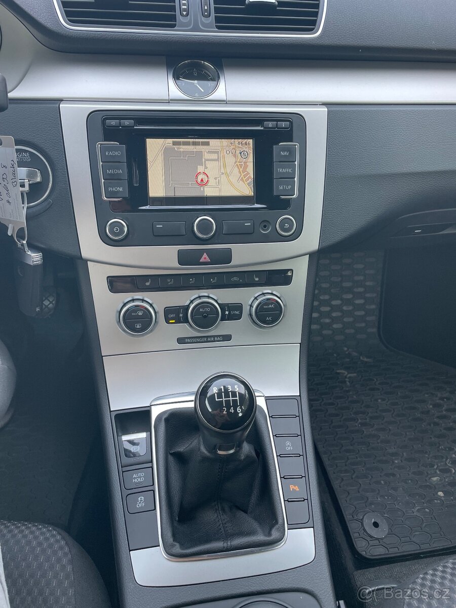 VW Passat B7, 1,6 TDI, tažné, digi klima, servisní kniha - 12