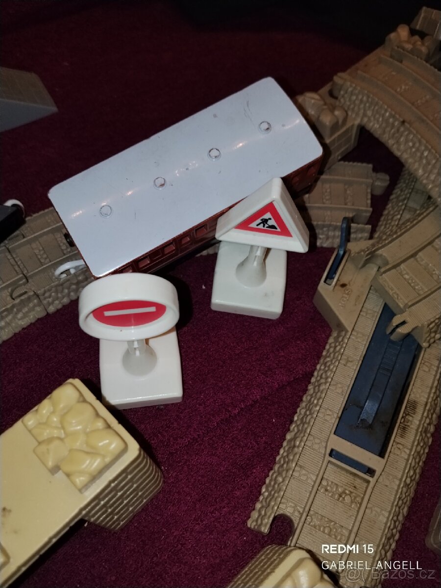 Koleje a budovy – (Thomas & Friends) - 12