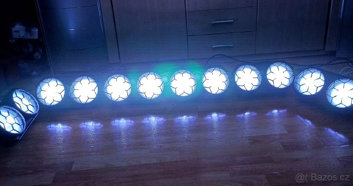 Novinka -Blinder 260 Wat RGBW - 12