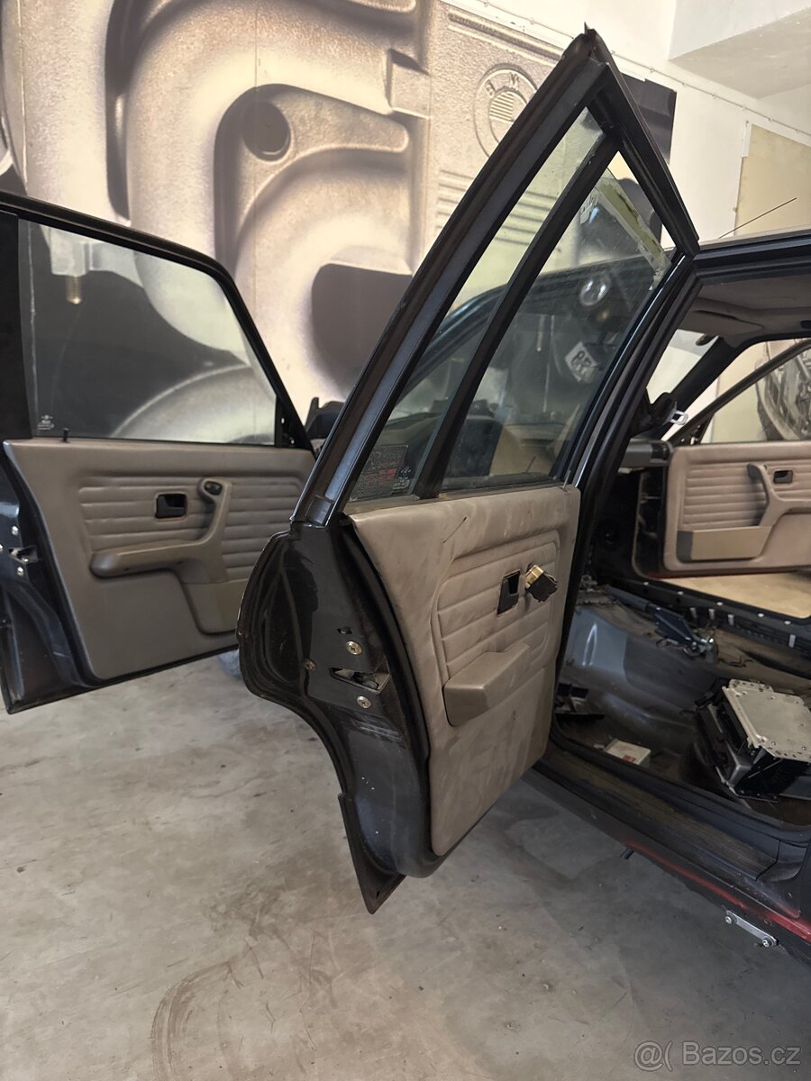 BMW e30 Touring interiér - 12