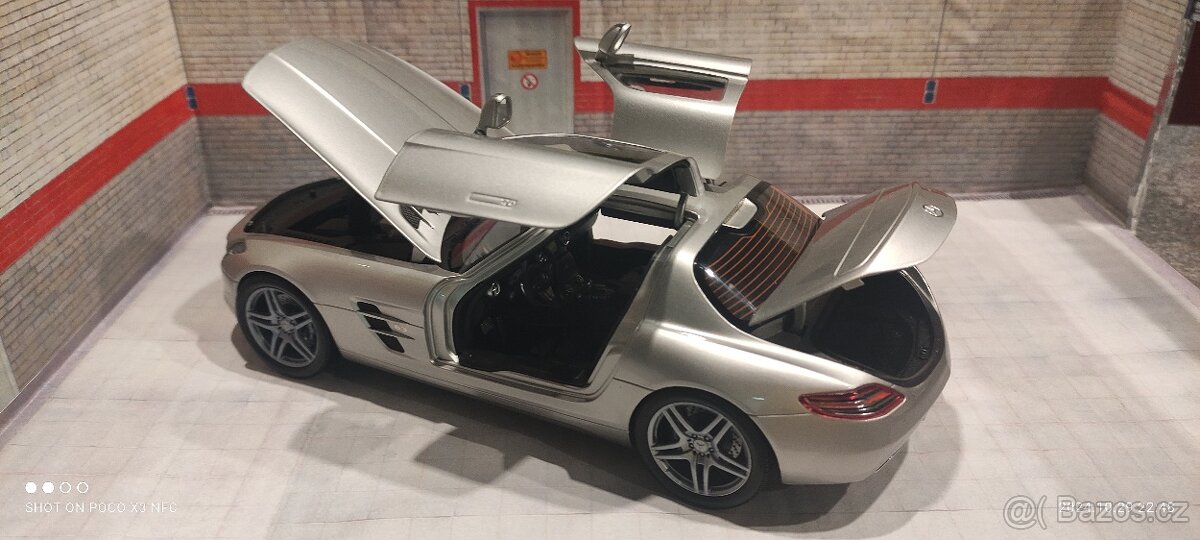 Mercedes Benz SLS amg 1:18 minichampsp - 12