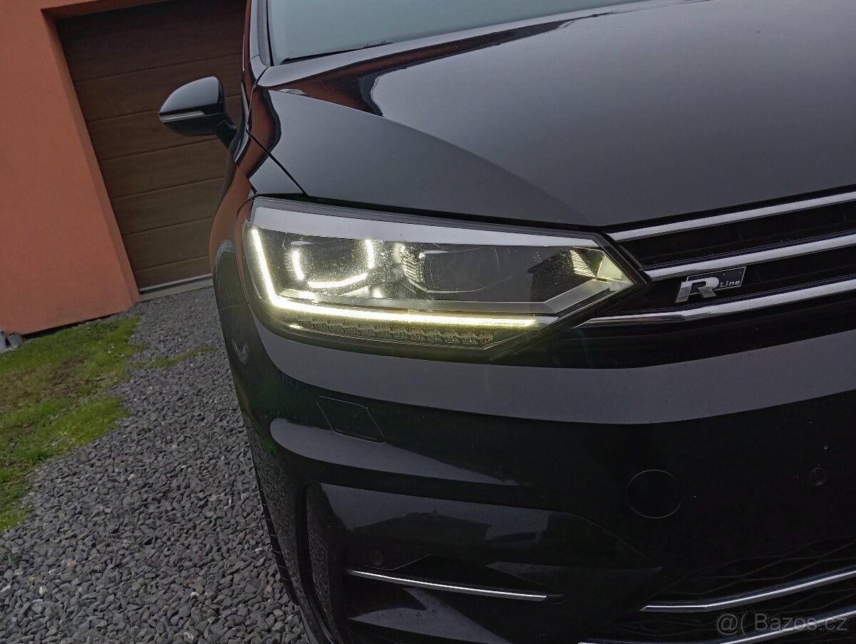 Volkswagen Touran R-Line, 7 místný DSG - 12