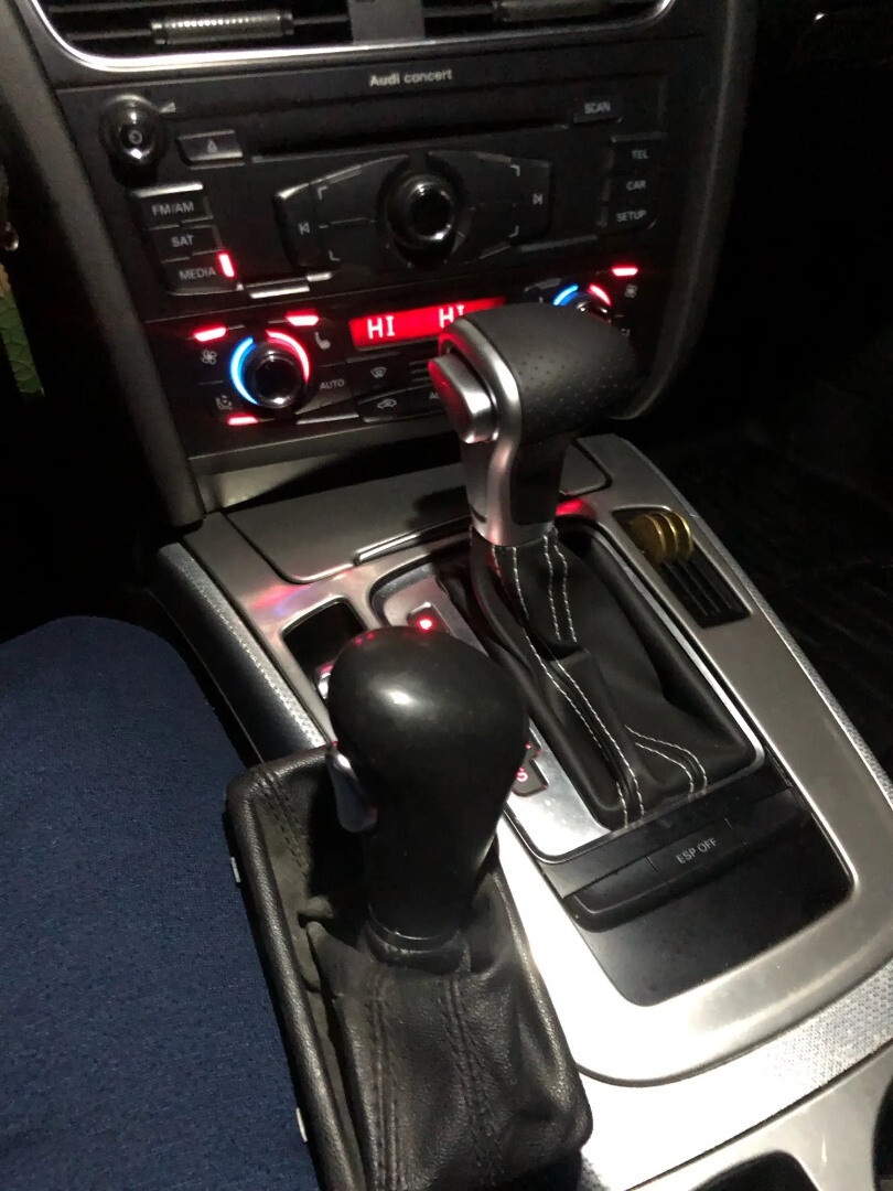 Radiaca páka pre automat AUDI / čierna biela červená nitka - 12