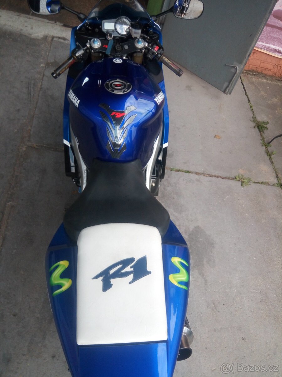 Yamaha R1 - 12