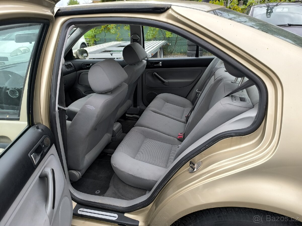 VW Bora 1.6i 77kw r.v. 2003 - 12