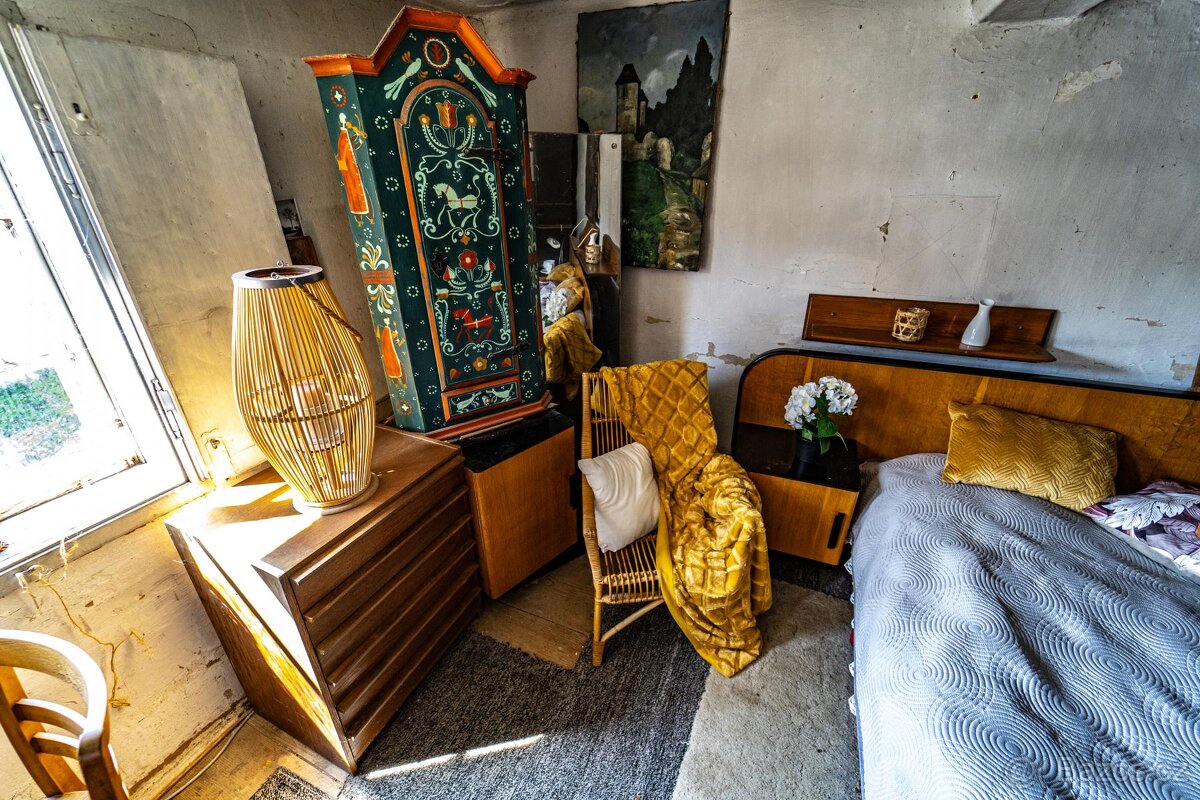 Skalsko, prodej roubenky o zast. pl. 135 m2 na pozemcích 3. - 12