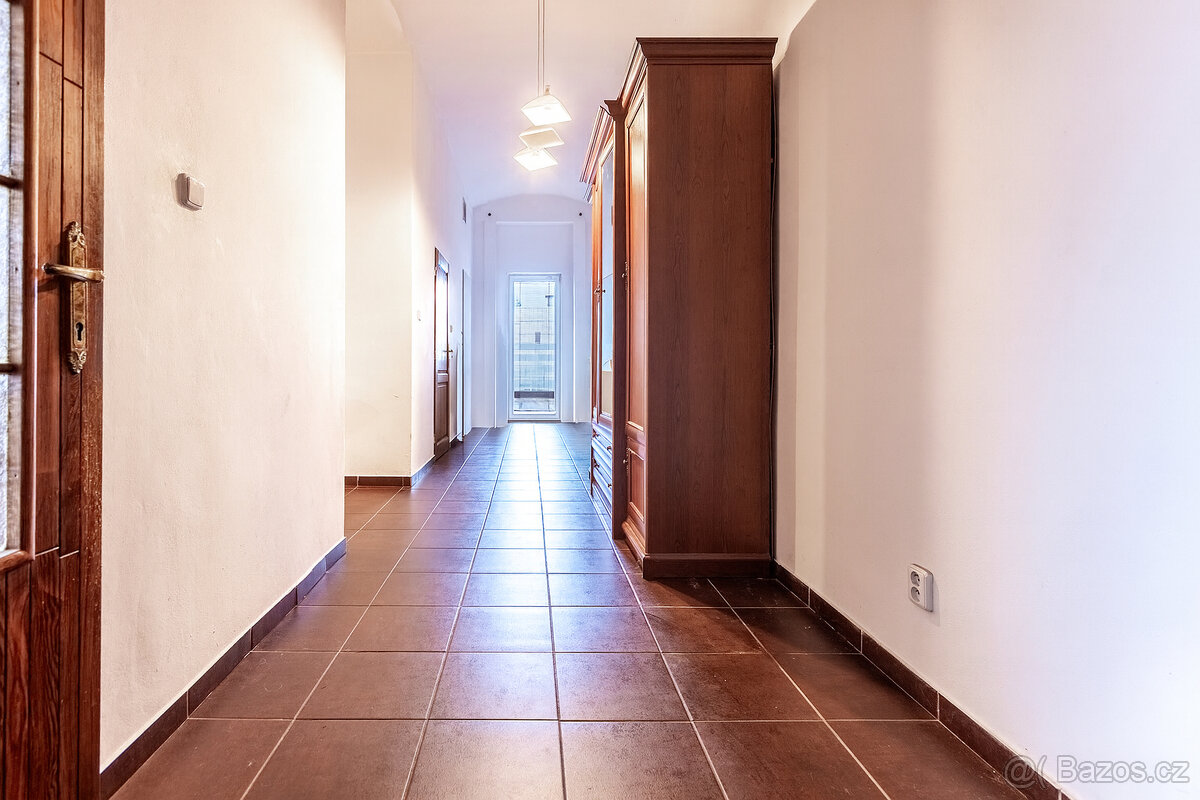 Prodej rodinného domu 339m² s pozemkem 3507m² - 12