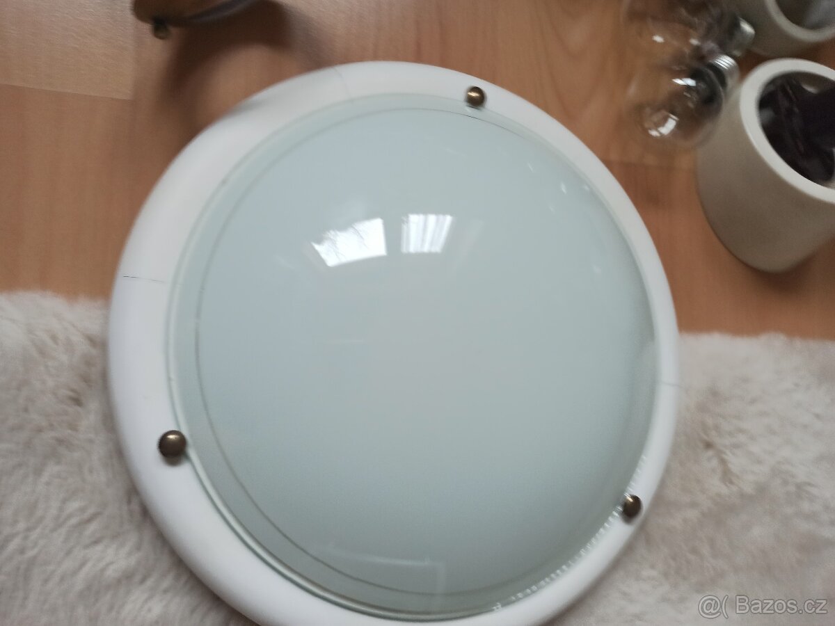 3x svítidlo + 4x žárovka - 12