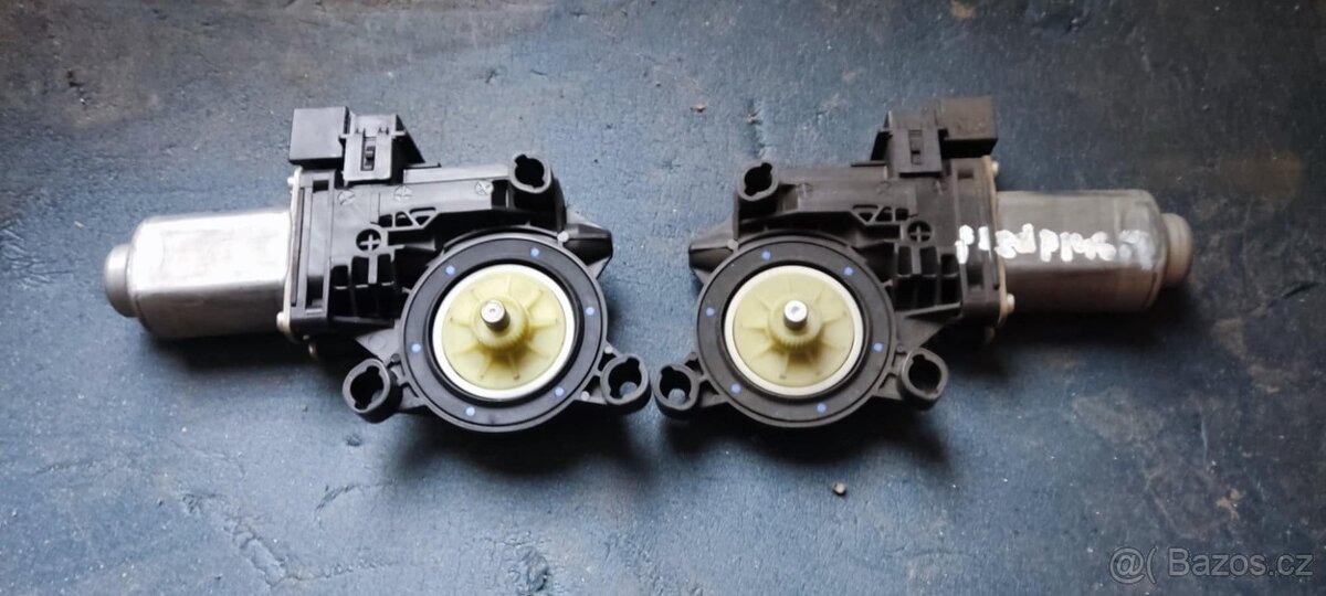 VW T5 klima trubky, popelník, dovírání dveří, nápravnice - 12