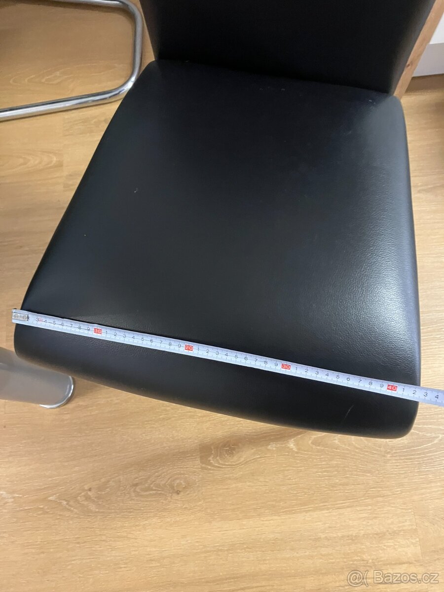 Jídelní stůl + 4 židle - 12