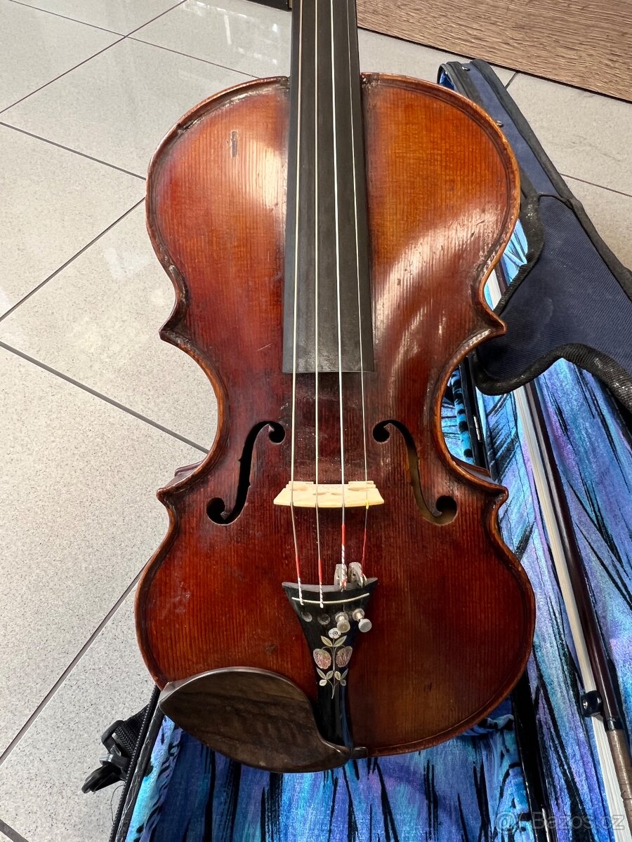 Prodám housle velmi staré a hysterické - 12