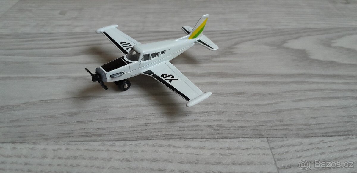 letadla vrtulníky Matchbox, Majorette a další - 12