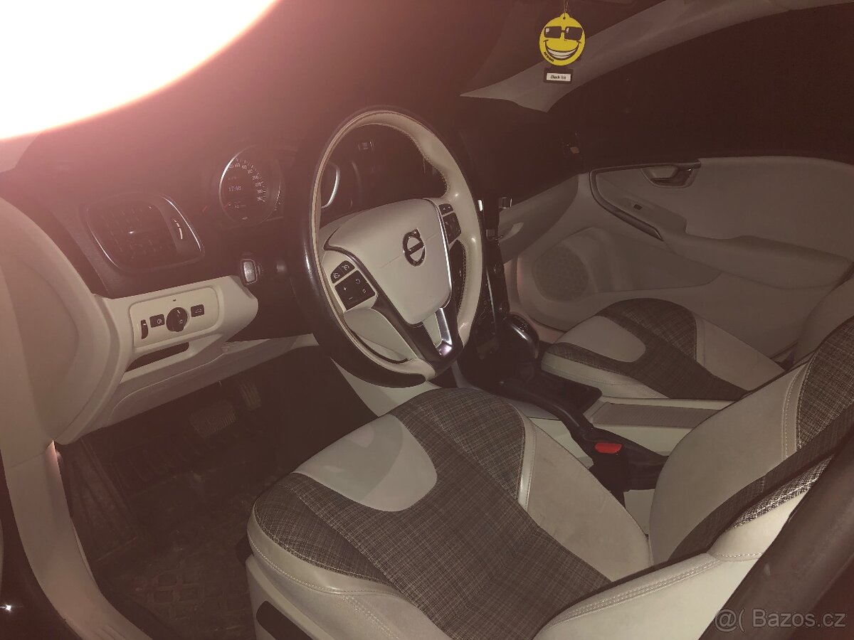 Volvo V40 D3 R.v. 2018/6 - 12