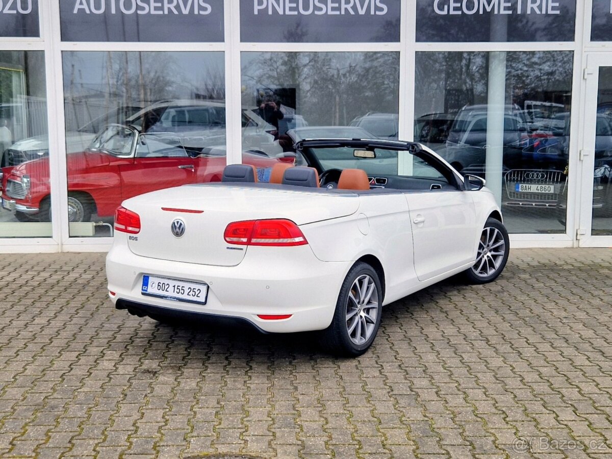 Volkswagen Eos, 1,4i 90kW manual top interiér - 12