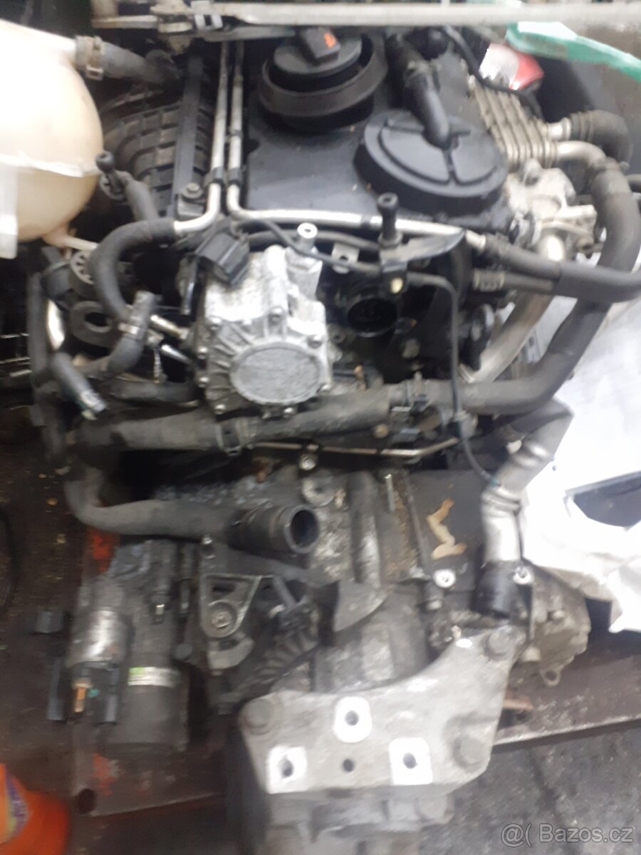 Motor bkp zatím celý,jede ale nemaže - 12