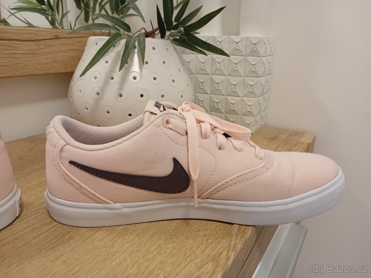 Nike dámské tenisky Solarsoft vel. 39 - 12