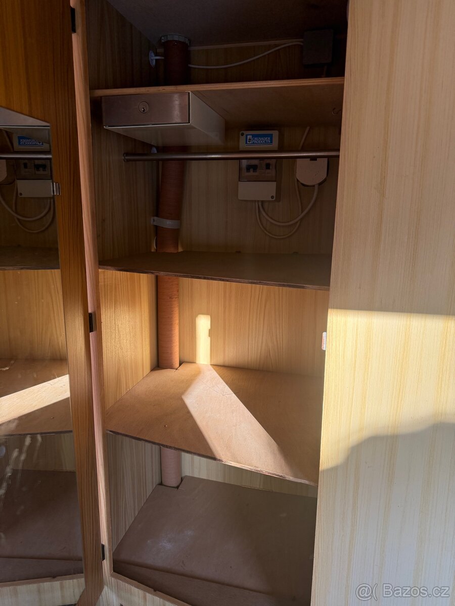 Karavan na pevné stání - 12