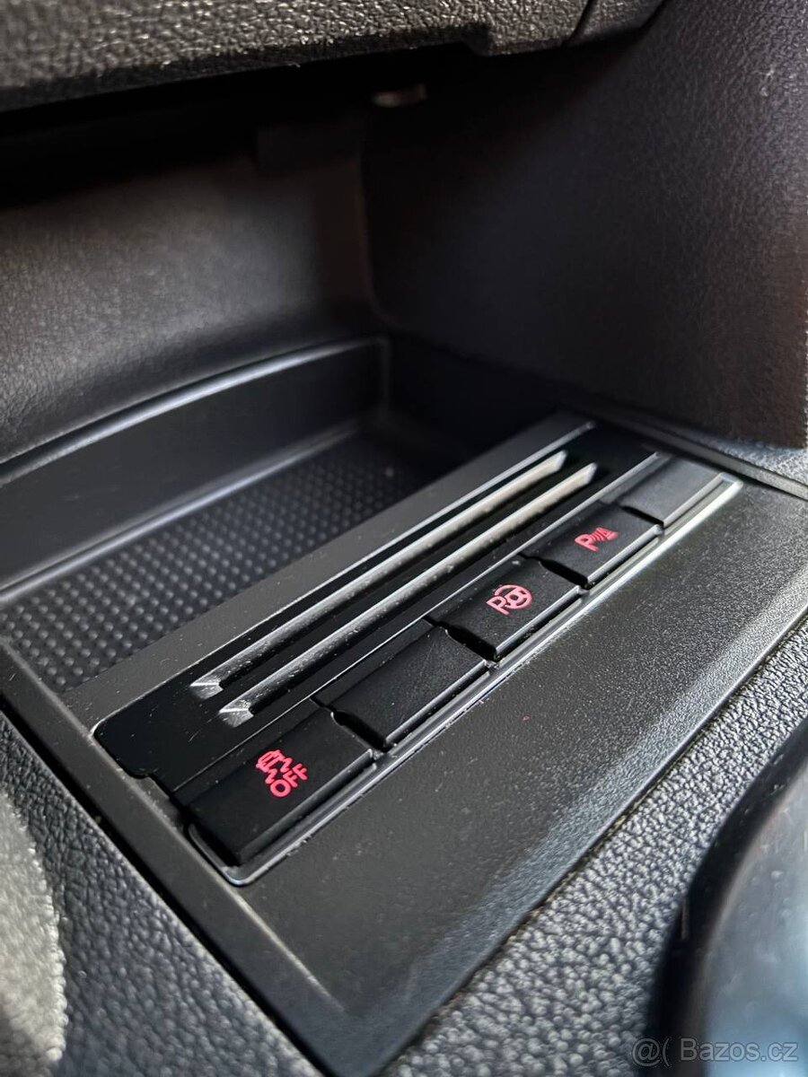 VW TOURAN 139000km / DSG / 7MÍST - 12