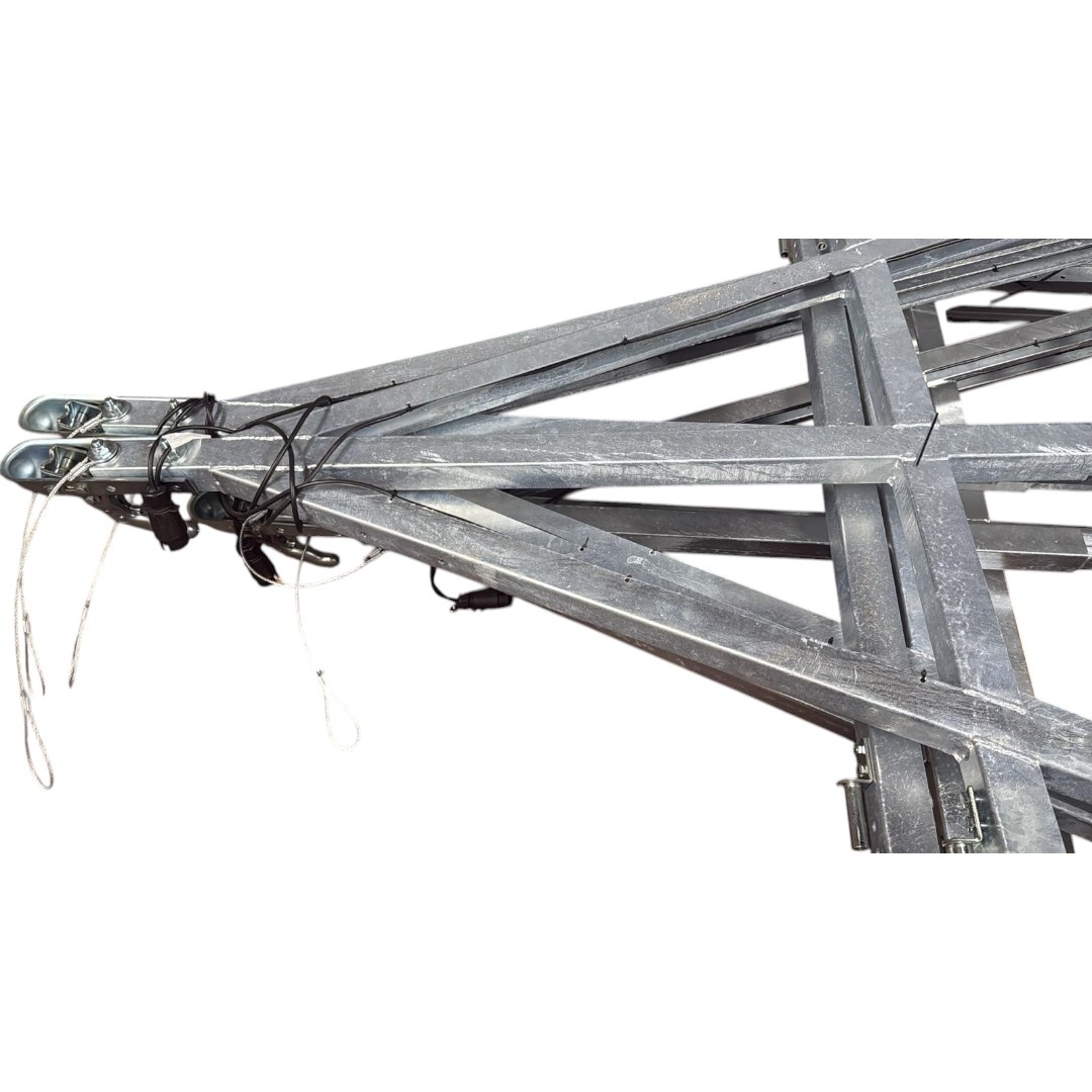 Brzděný přívěsný vozík 1300Kg, 2,65m x 1,30m, svařovaný rám - 12