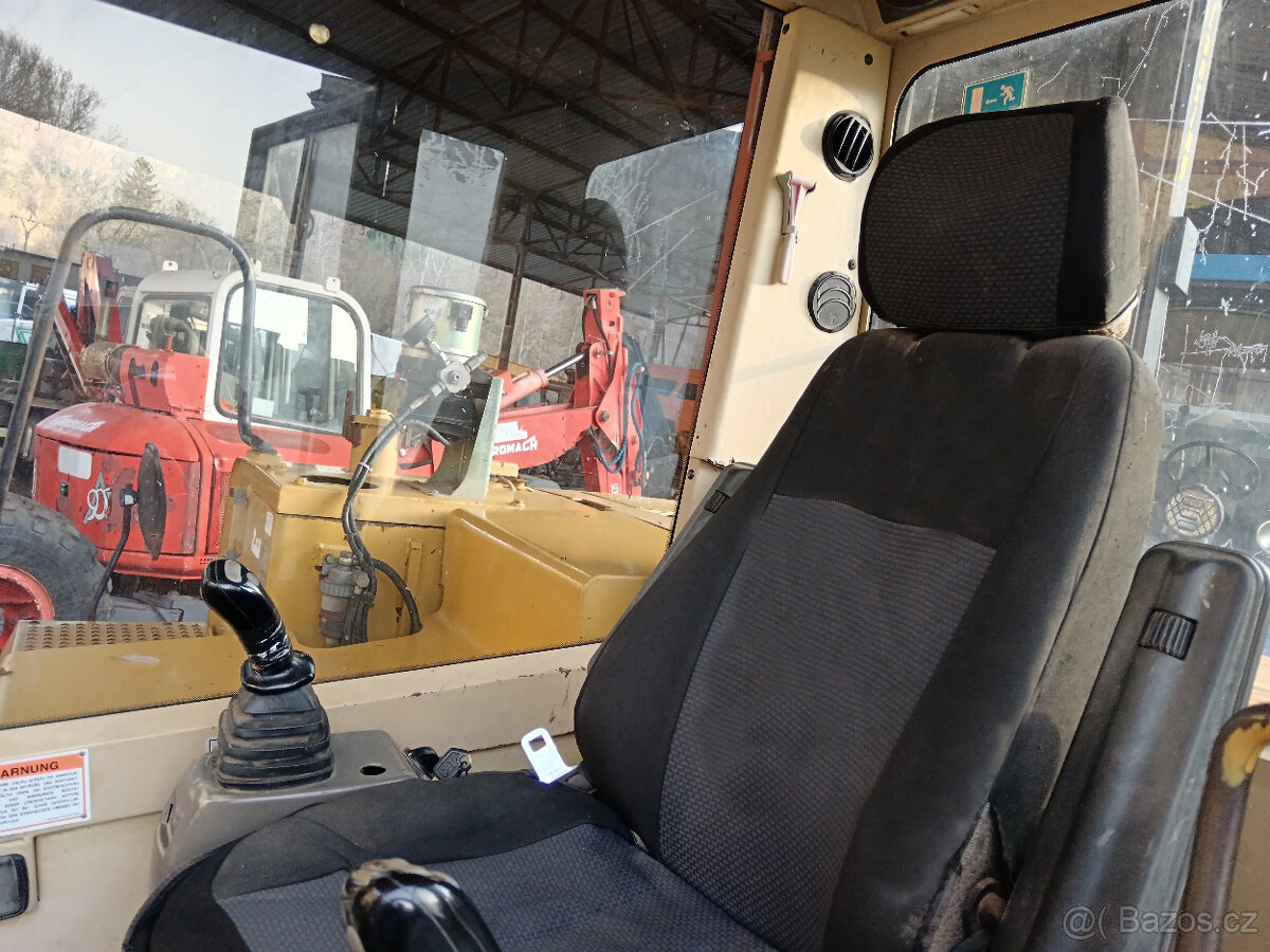 Pásový Bagr CAT 307 B - 12