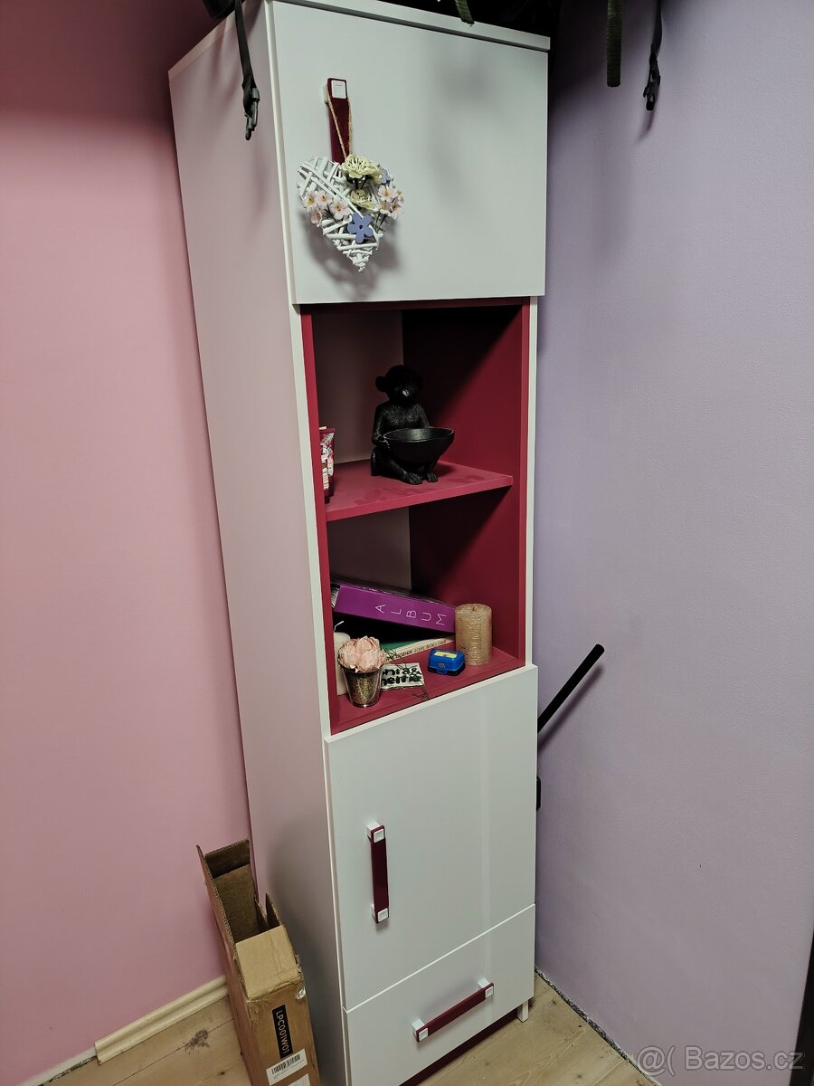 Dětský pokoj – postel, skříň, stůl, komoda – TOP stav - 12