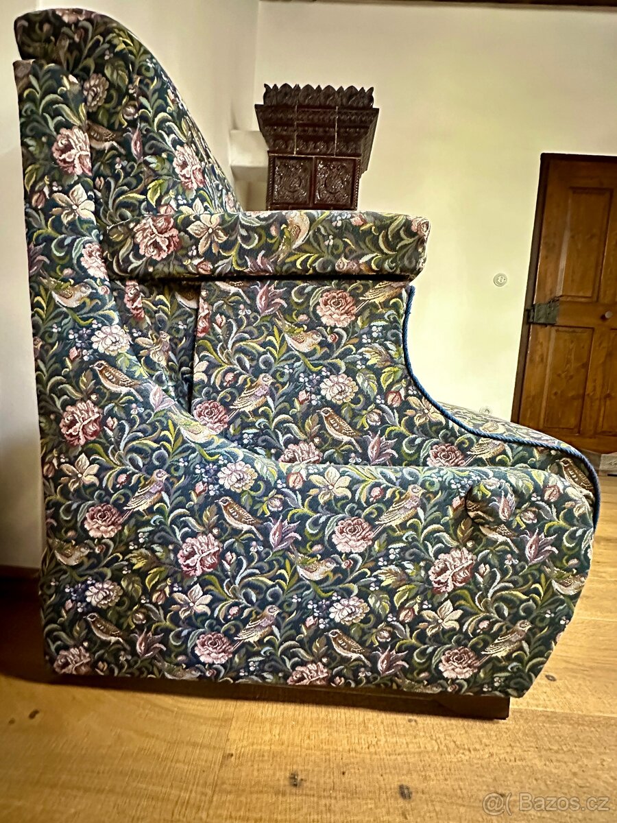 Starožitné sofa, rozkládací, nový potah. - 12