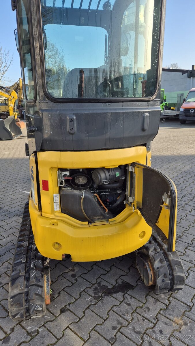 Komatsu PC18R-3 - 12