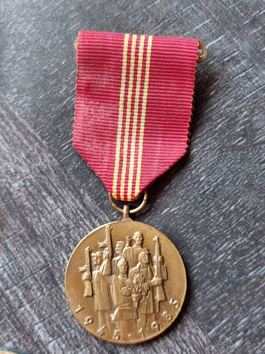 Vyznamenání a medaile. - 12
