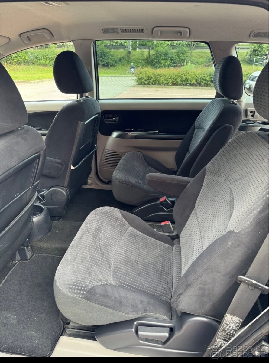 Mitsubishi Grandis - 12