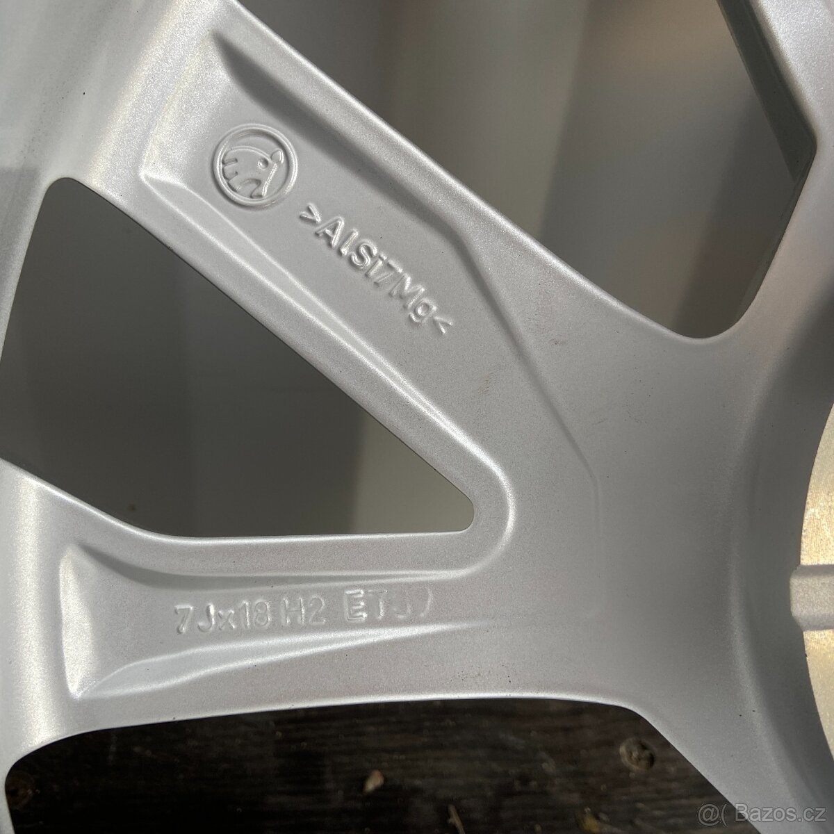 VEGA R18 letní pneu 205/40/18 - 12