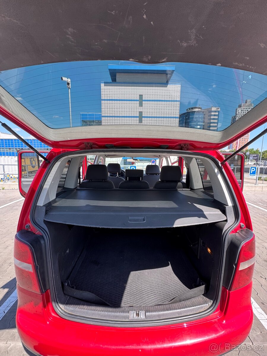 Volkswagen Touran - 12