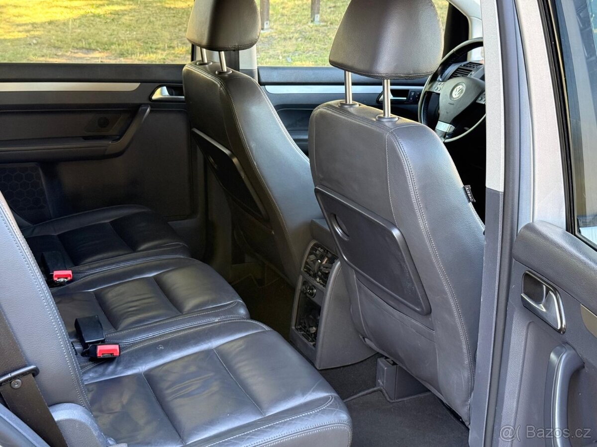 VOLKSWAGEN TOURAN Cross - 12