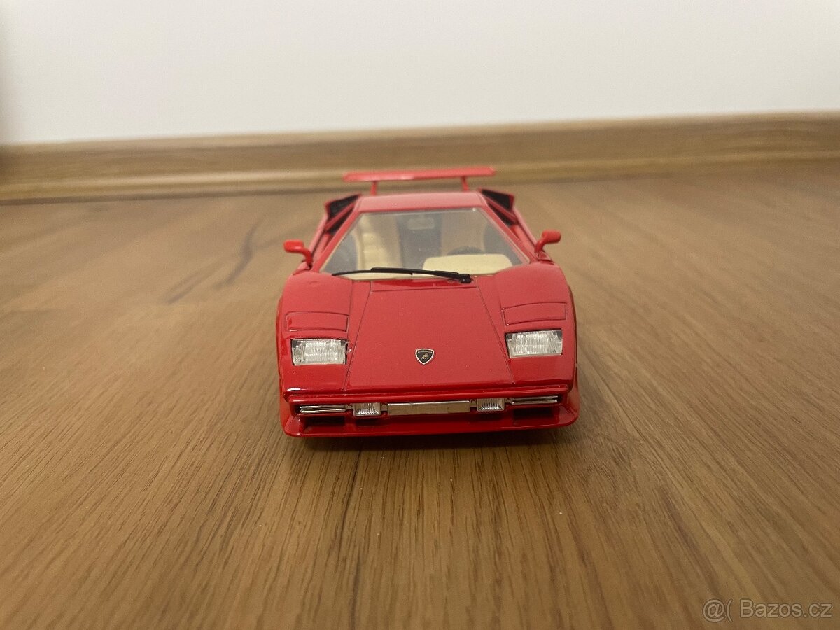 Modely aut - 1:24 - 12