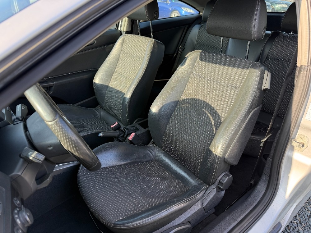 Opel Astra GTC 2.0 Turbo Cosmo - 12