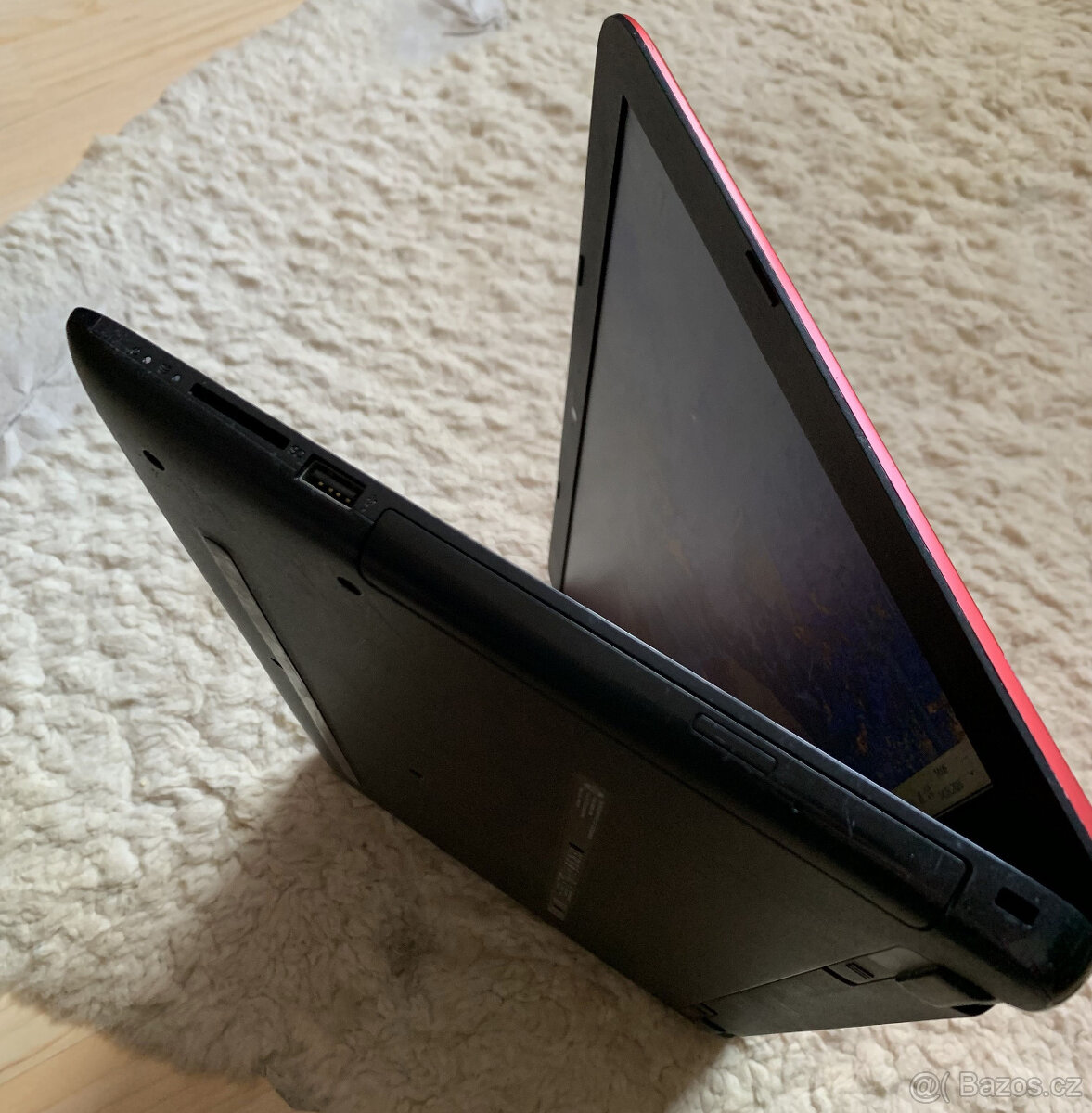 Notebook HP 15 - 4x jádro - 8GB RAM - NÁDHERNÝ NOTEBOOK - 12